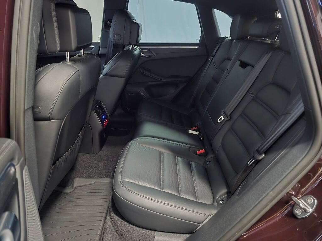 Certified 2024 Porsche Macan GTS AWD/4WD image 18