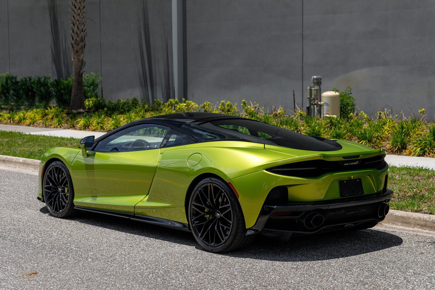 Used 2023 McLaren GT RWD image 21