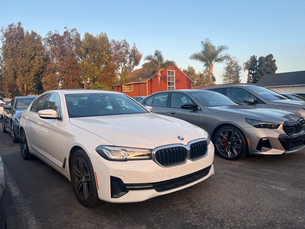 Used 2023 BMW 530i w/ Convenience Package RWD image 3