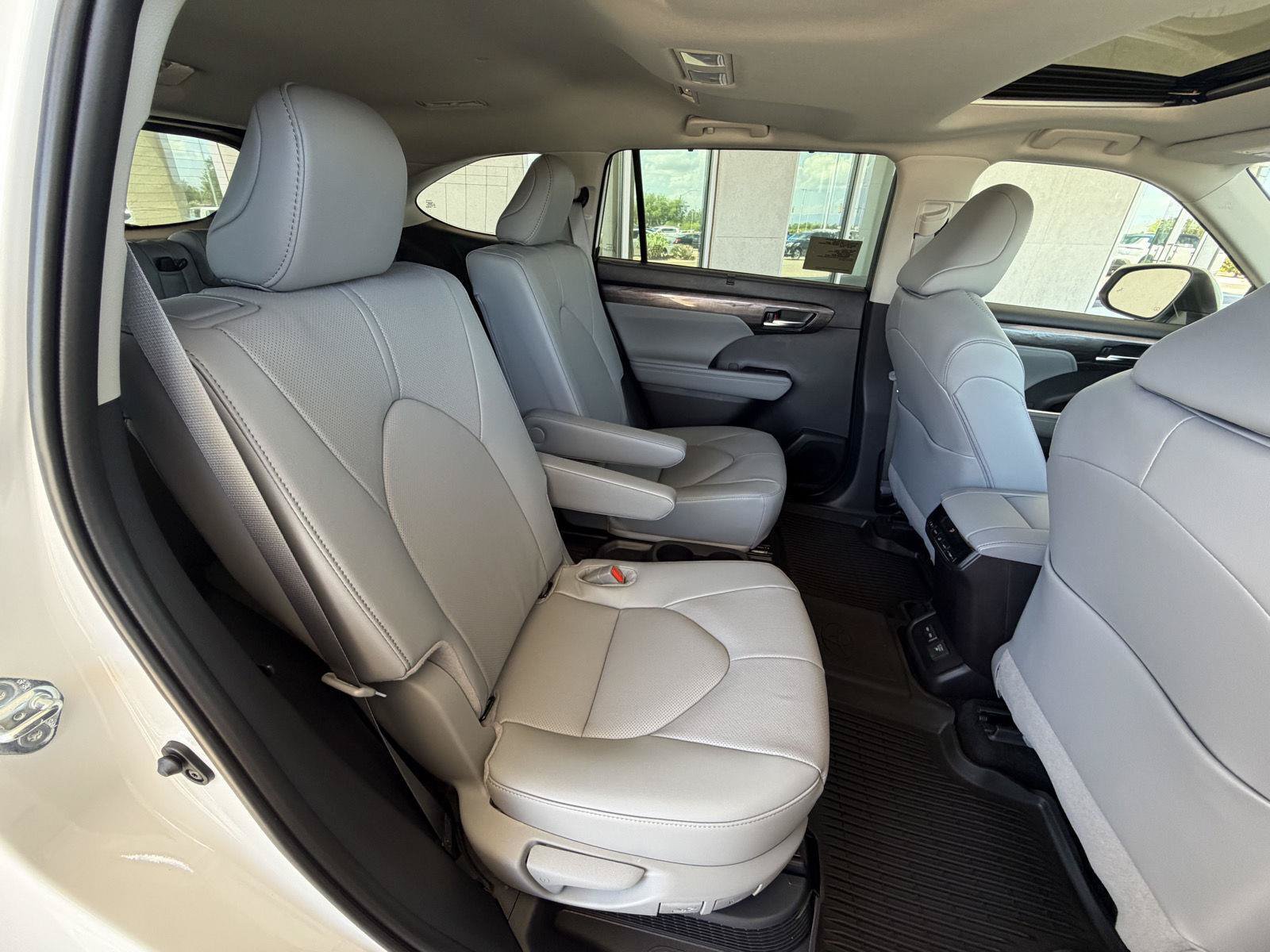 New 2026 Toyota Highlander Limited AWD/4WD image 19