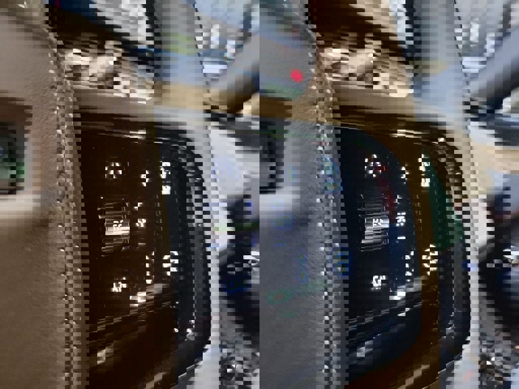 New 2025 Land Rover Range Rover Sport Dynamic SE image 16