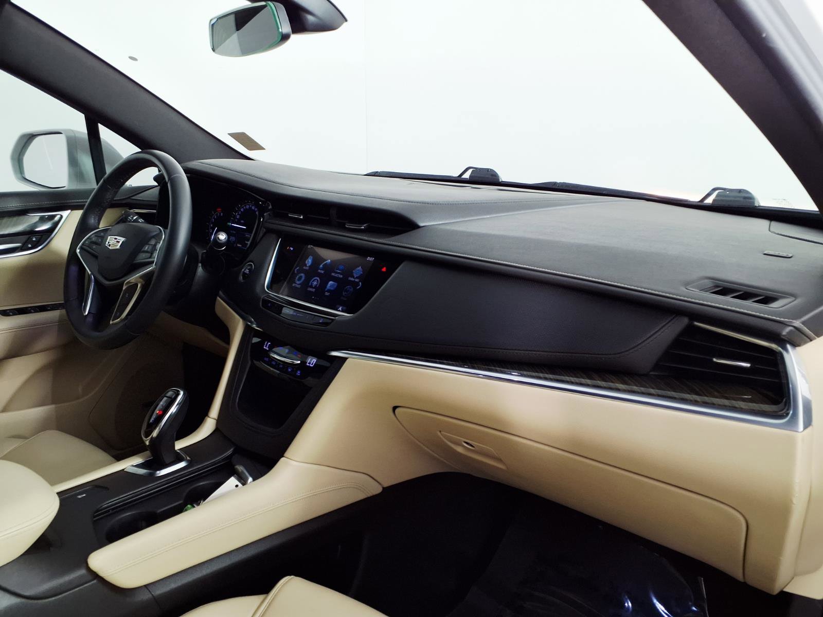 Used 2018 Cadillac XT5 FWD w/ LPO, Wheel Lock Package image 9