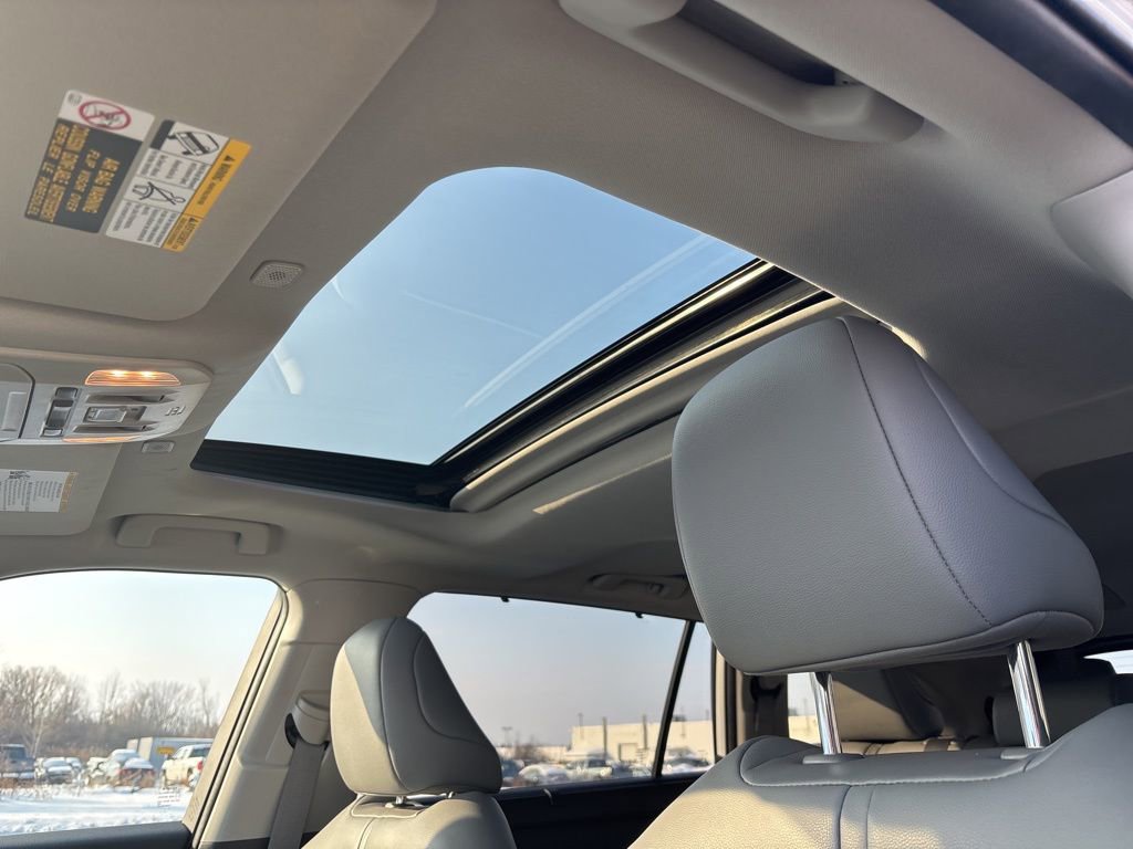 Used 2023 Toyota Highlander XLE image 15