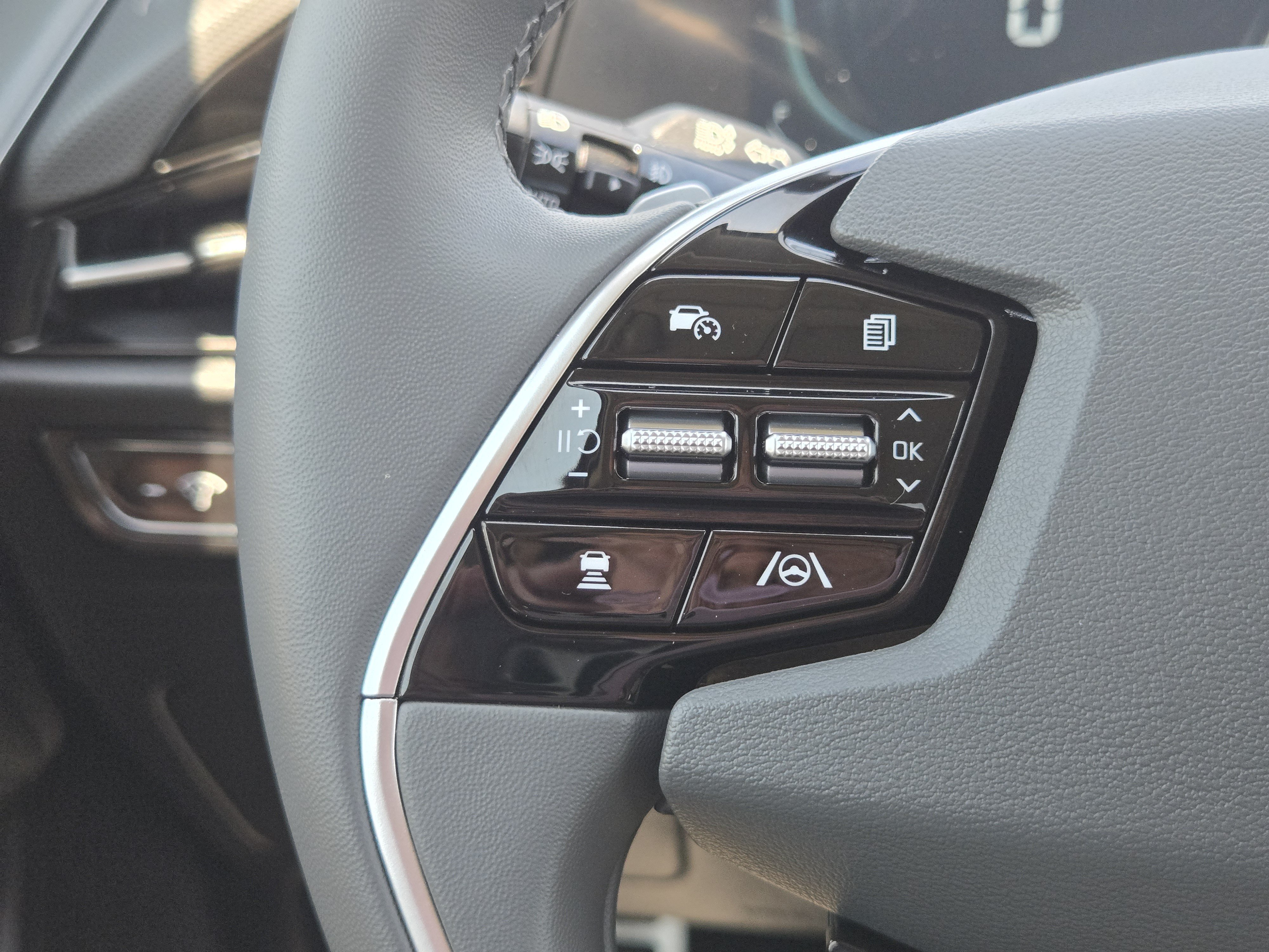 Used 2025 Kia Niro SX Touring FWD image 18