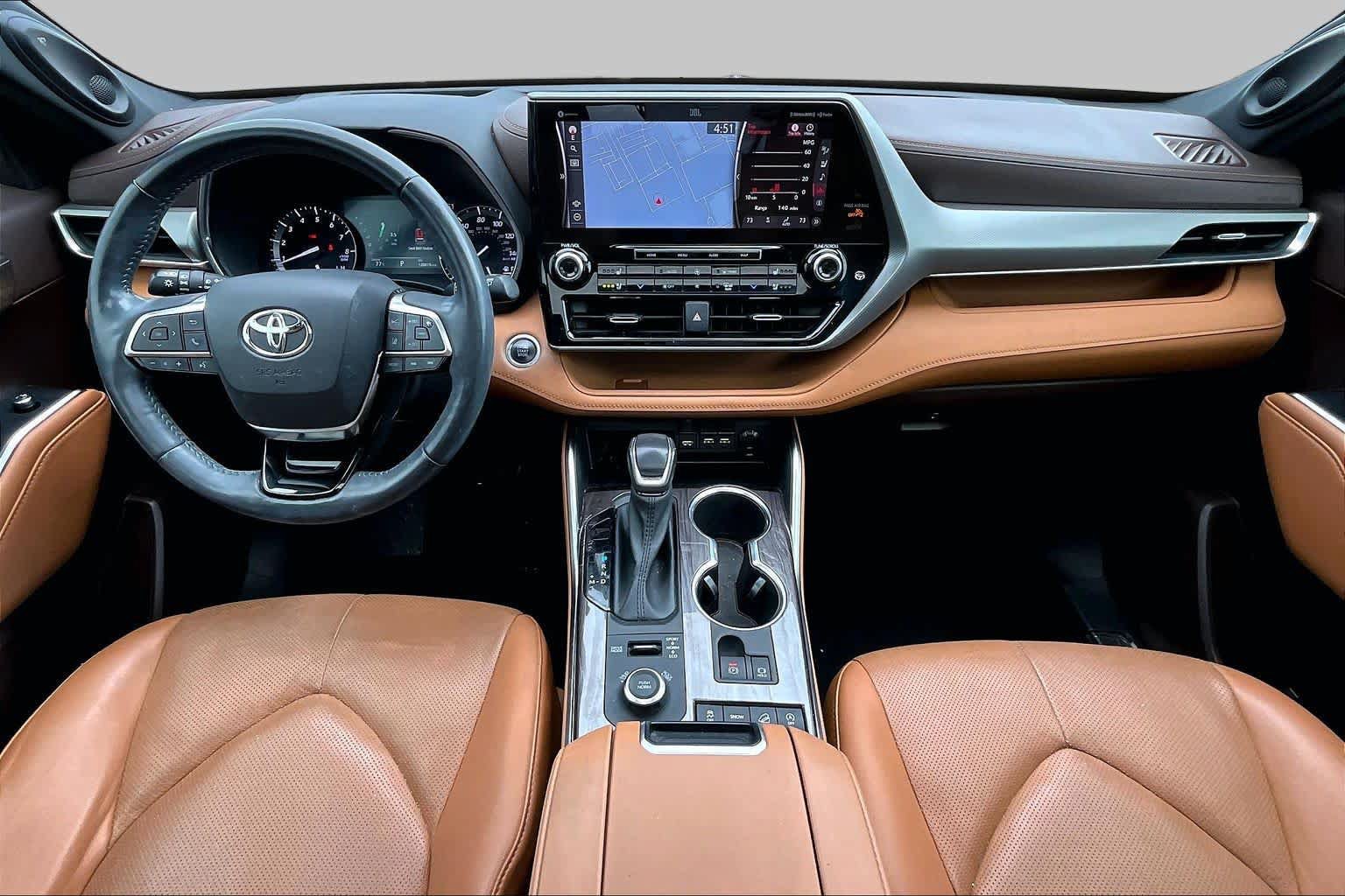 Used 2020 Toyota Highlander Platinum AWD/4WD image 16