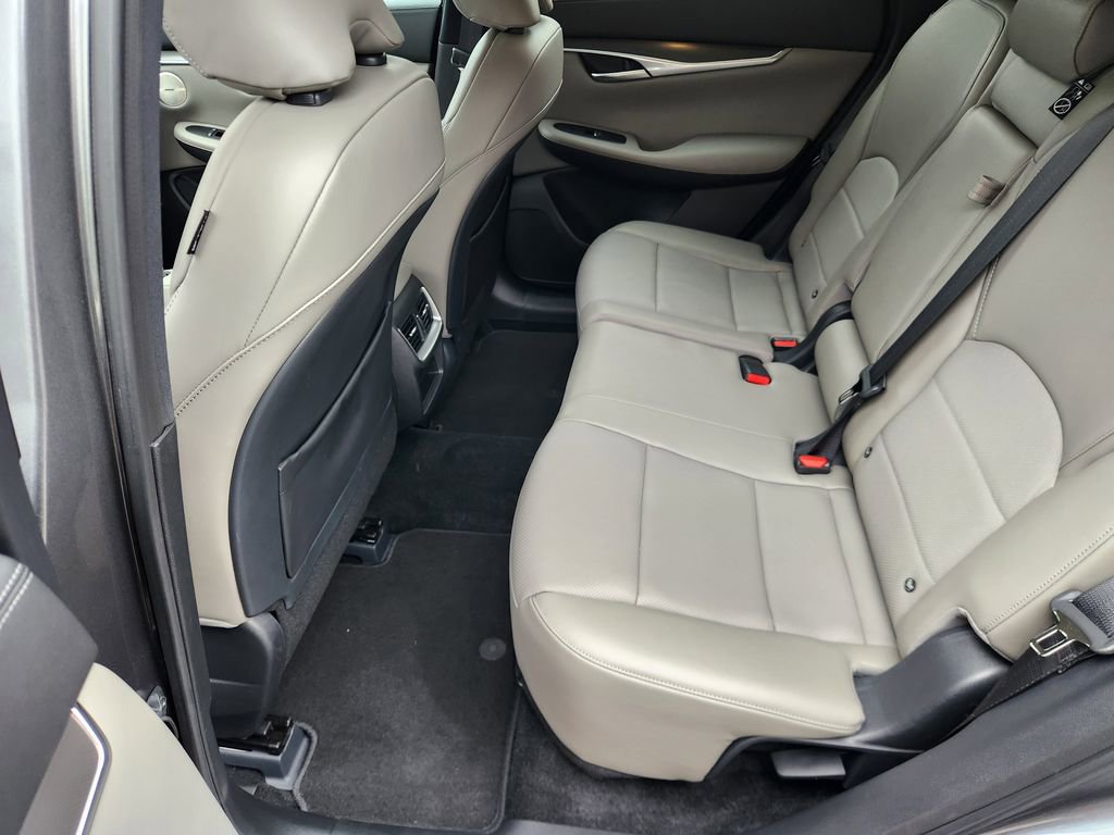 Used 2025 INFINITI QX50 Luxe w/ Accent Package image 11