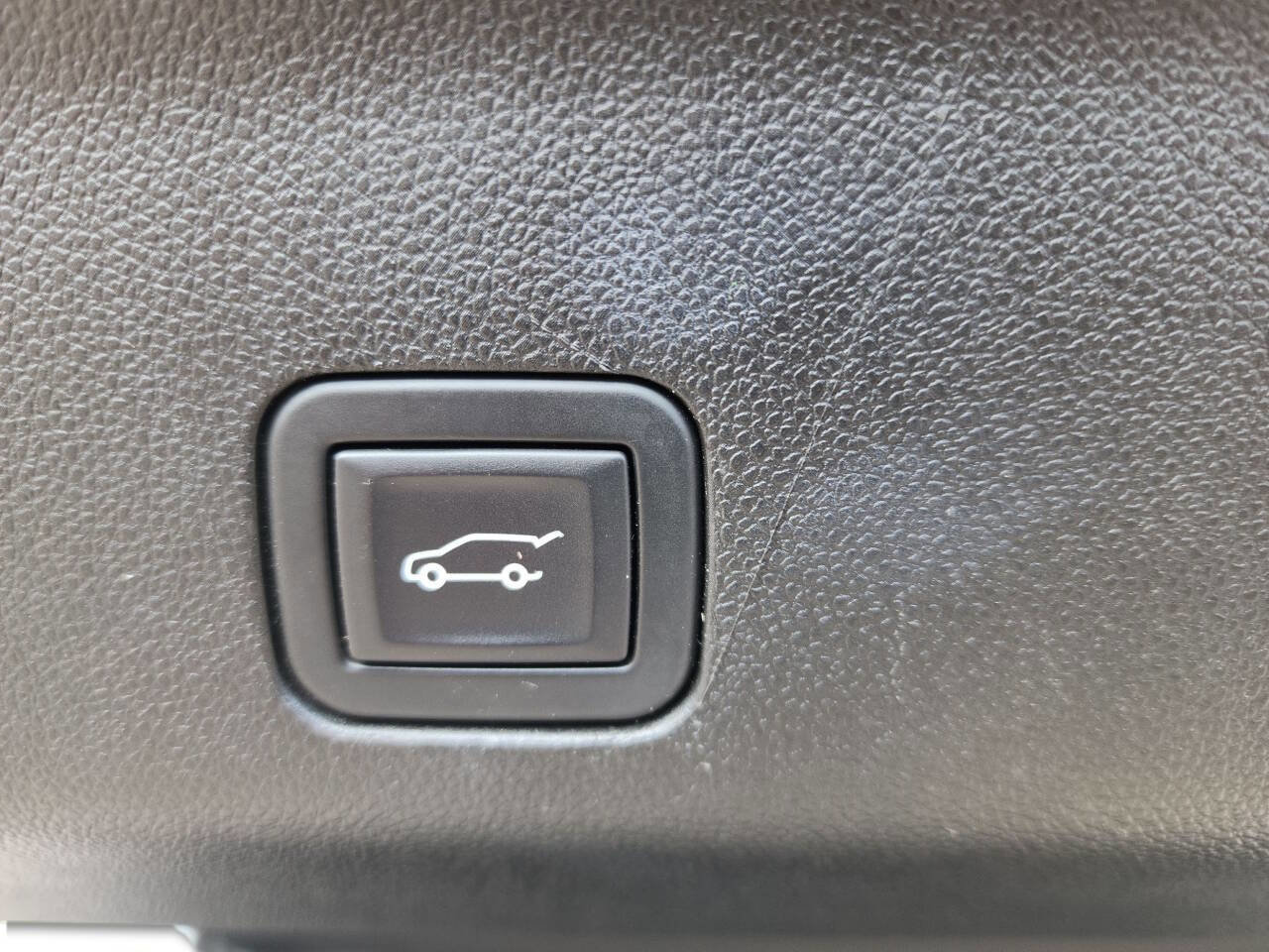 Used 2023 Chevrolet Suburban Premier image 22