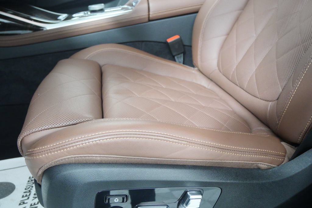 Used 2026 BMW X7 xDrive40i AWD/4WD image 9
