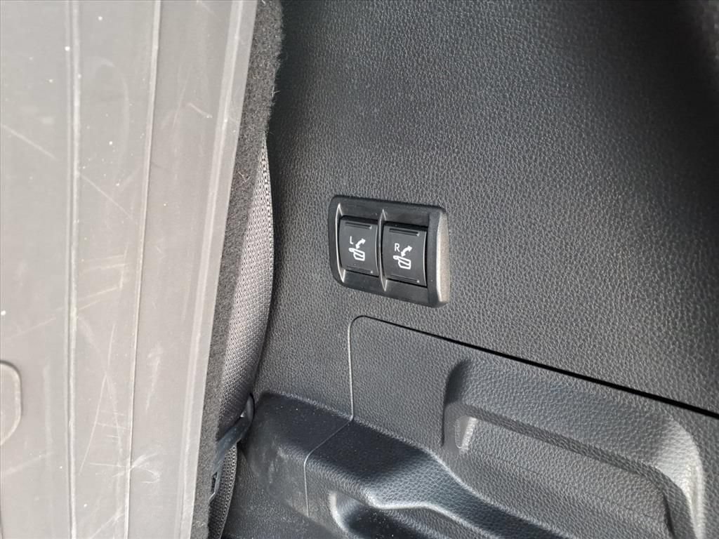 Certified 2024 Toyota Sequoia Capstone AWD/4WD image 18