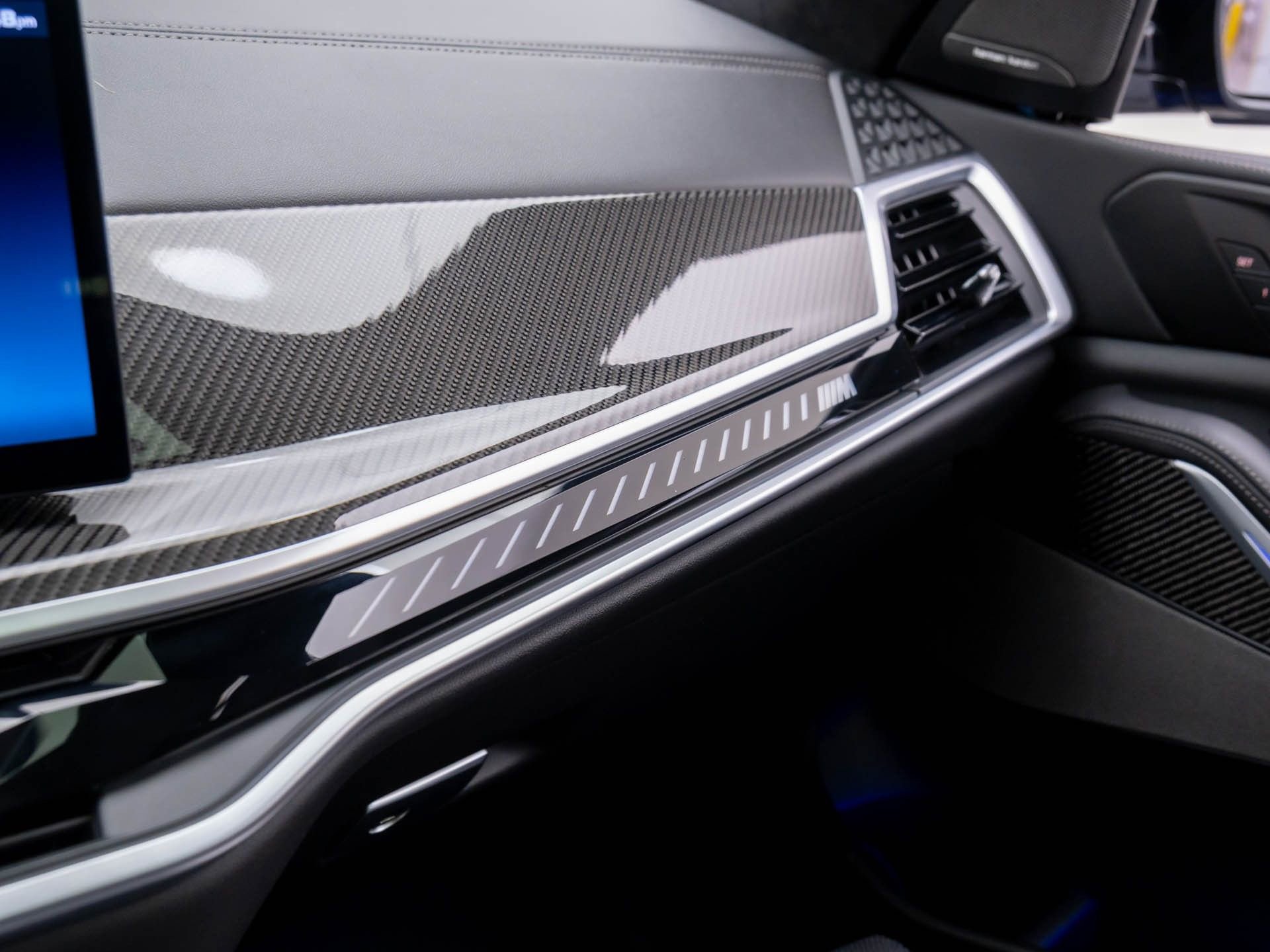 Certified 2024 BMW X7 M60i image 30