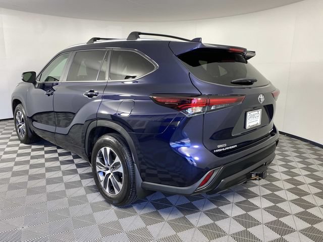 Used 2024 Toyota Highlander XLE AWD/4WD image 6
