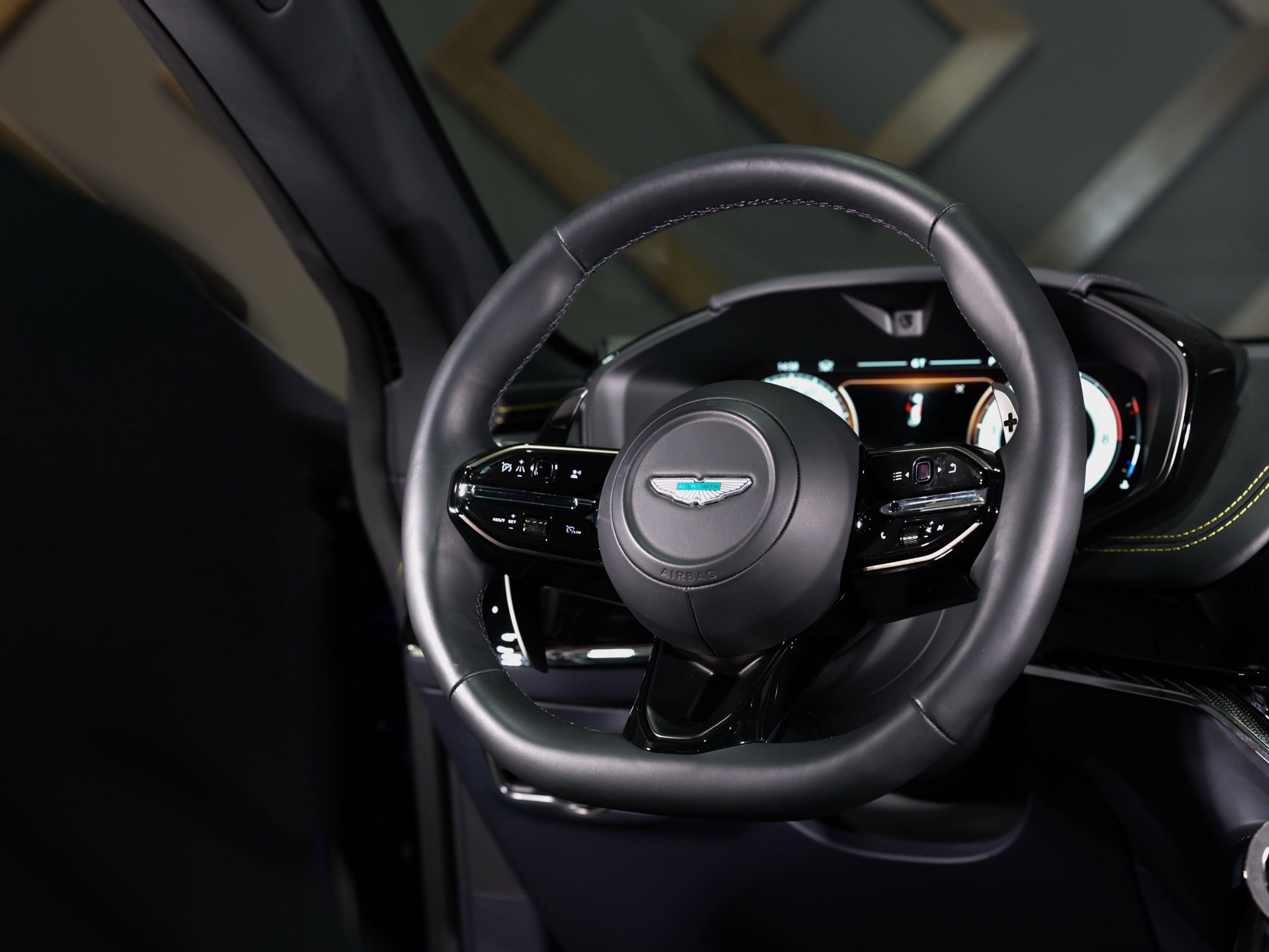 Used 2025 Aston Martin DBX 707 image 31