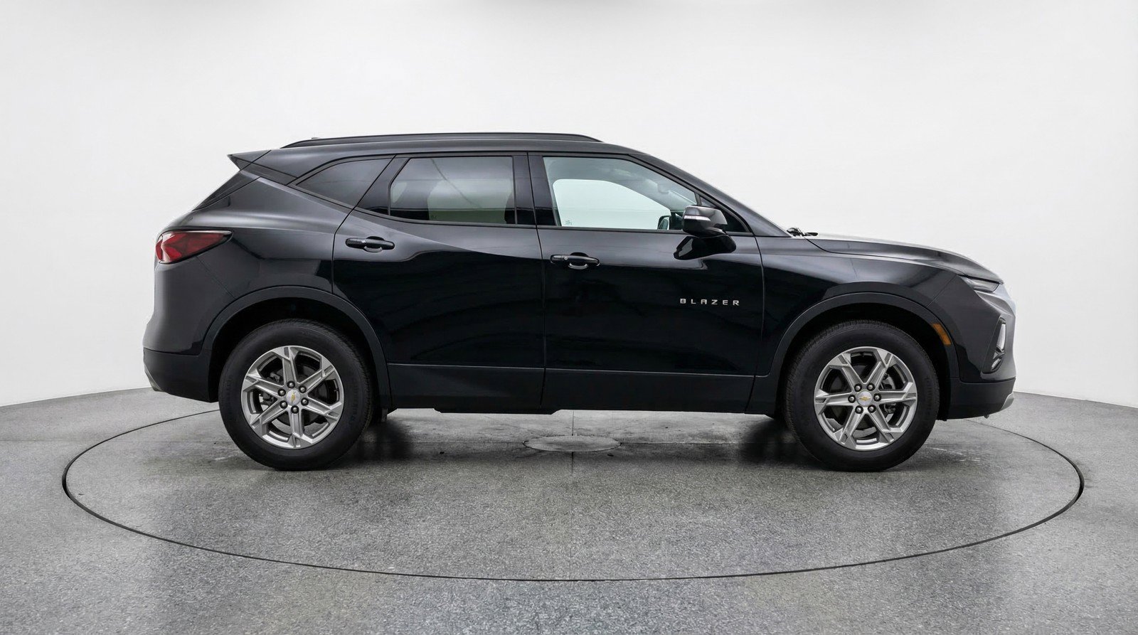 Used 2025 Chevrolet Blazer LT FWD image 11