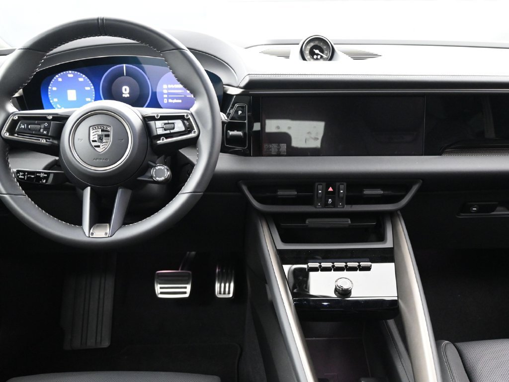 Certified 2025 Porsche Macan Turbo Electric AWD/4WD image 8