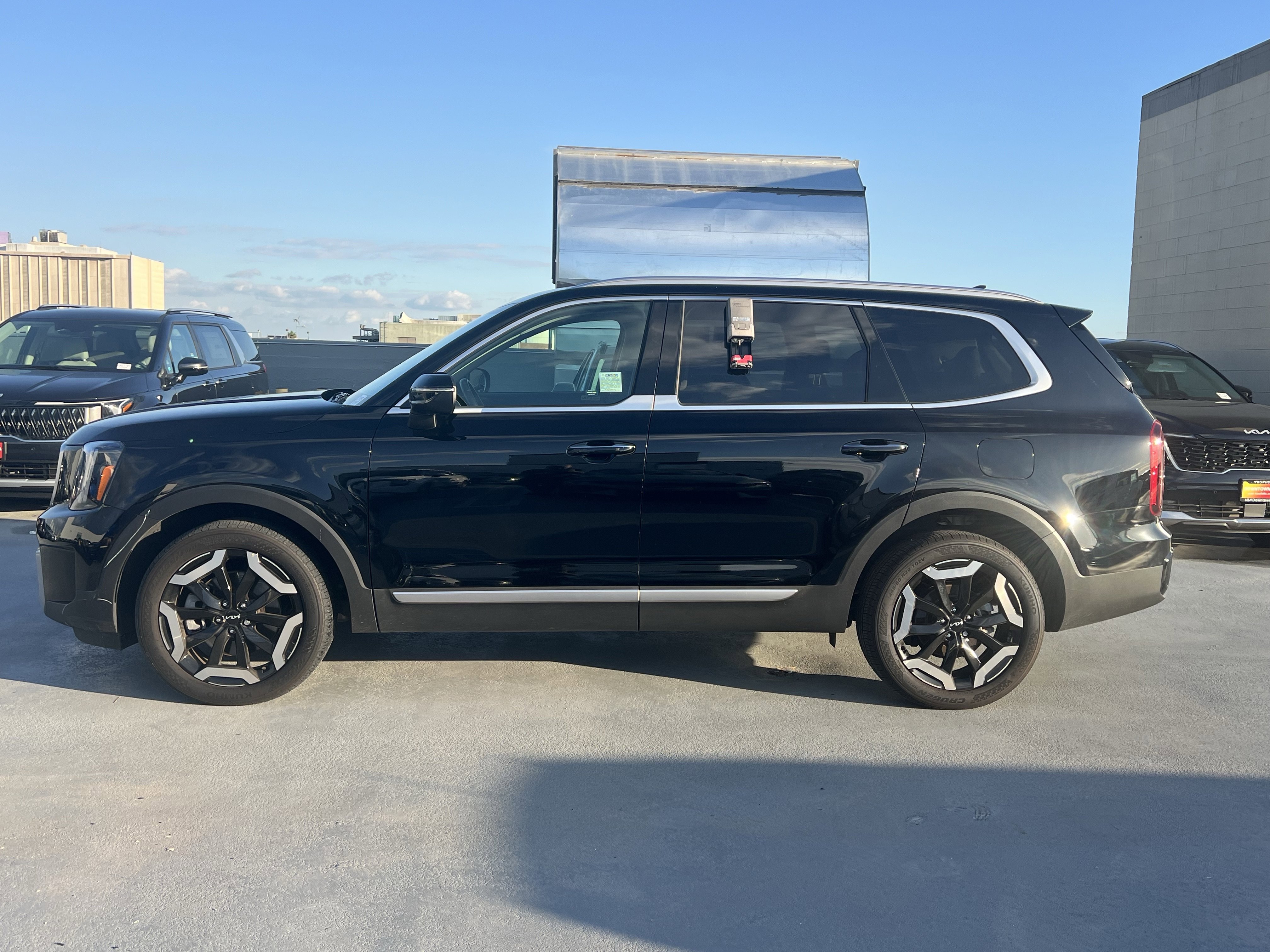 Certified 2023 Kia Telluride S image 3