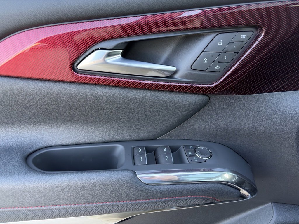 Used 2025 Chevrolet Traverse RS image 20