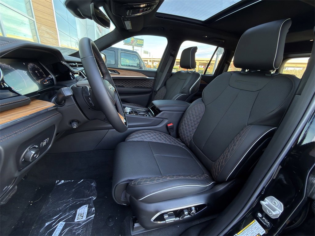 New 2025 Jeep Grand Cherokee Summit image 17
