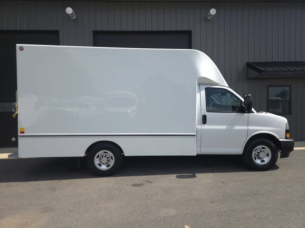 Used 2019 Chevrolet Express 3500 w/ Driver Convenience Package RWD image 4