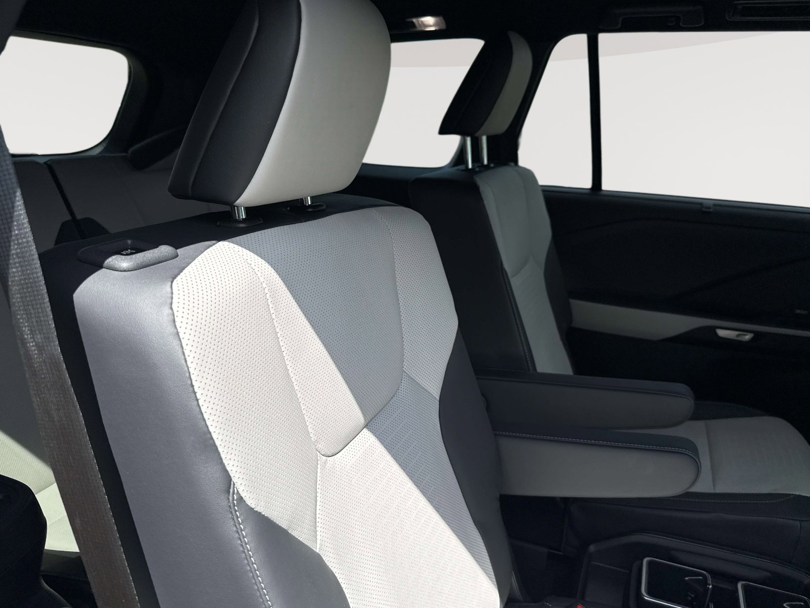 Used 2024 Lexus TX 500h AWD w/ Technology Package image 29