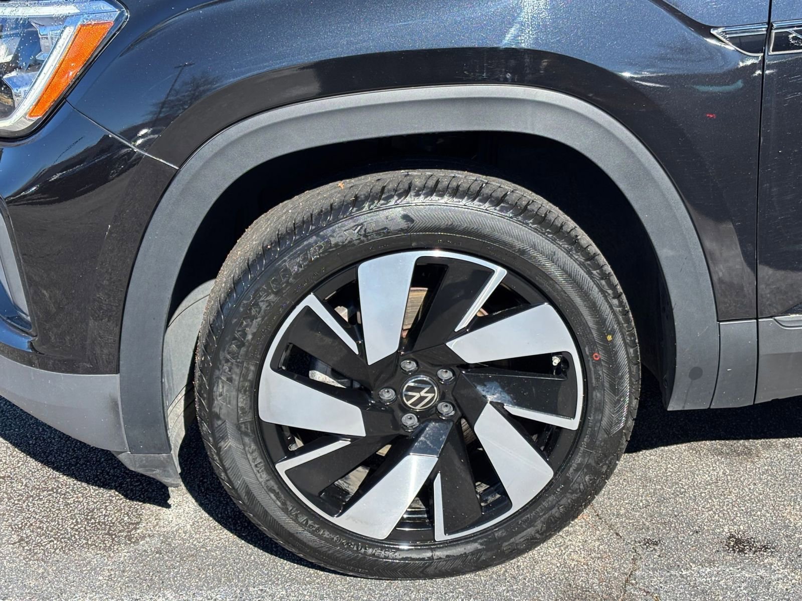 Used 2025 Volkswagen Atlas Cross Sport SE image 32