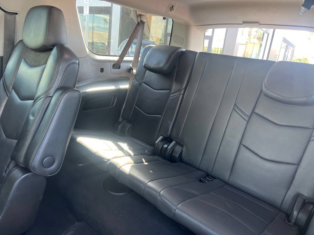 Used 2019 Cadillac Escalade ESV Luxury w/ Escalade Sport Edition AWD/4WD image 33