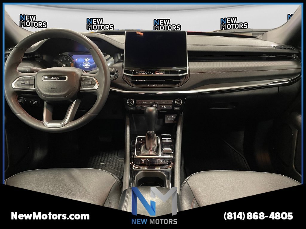 Used 2024 Jeep Compass Trailhawk w/ Trailhawk Convenience Group AWD/4WD image 11