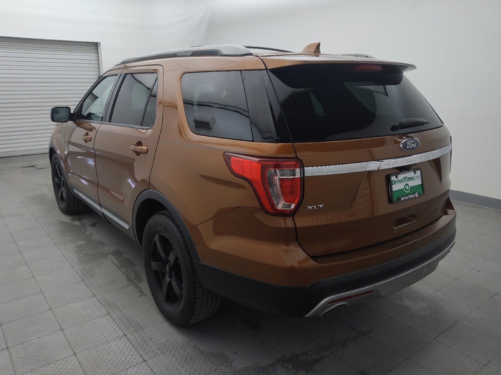 Used 2017 Ford Explorer XLT image 5