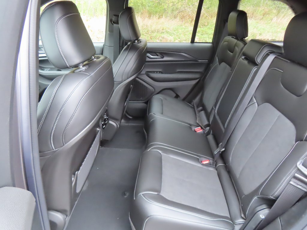 New 2025 Jeep Grand Cherokee Altitude image 22