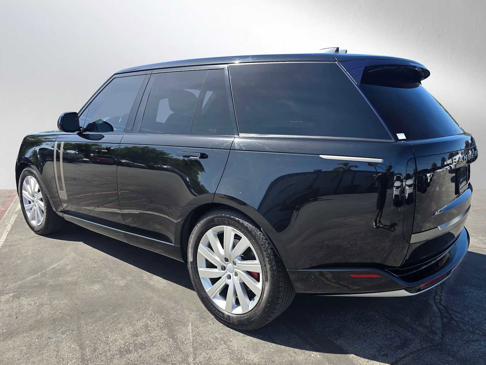 Used 2023 Land Rover Range Rover SE image 5