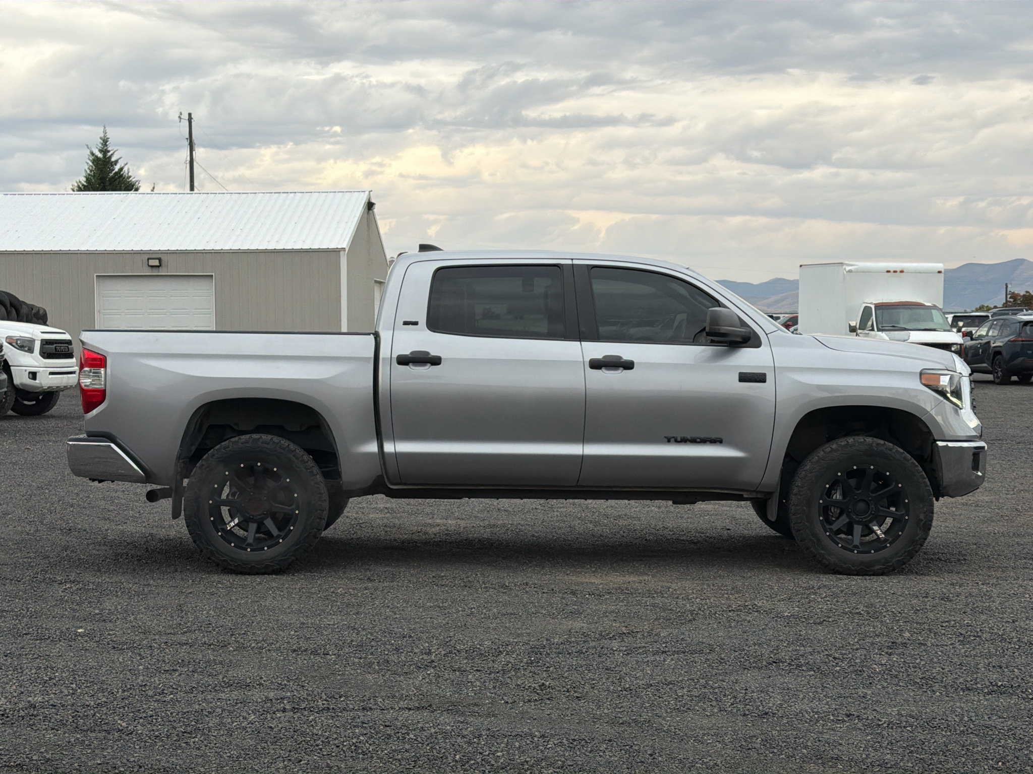 Used 2021 Toyota Tundra SR5 w/ SR5 Upgrade Package AWD/4WD image 9