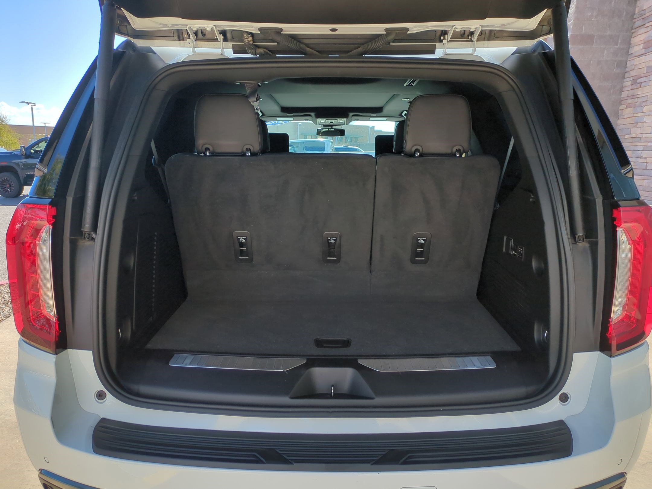 Certified 2023 GMC Yukon AT4 image 32