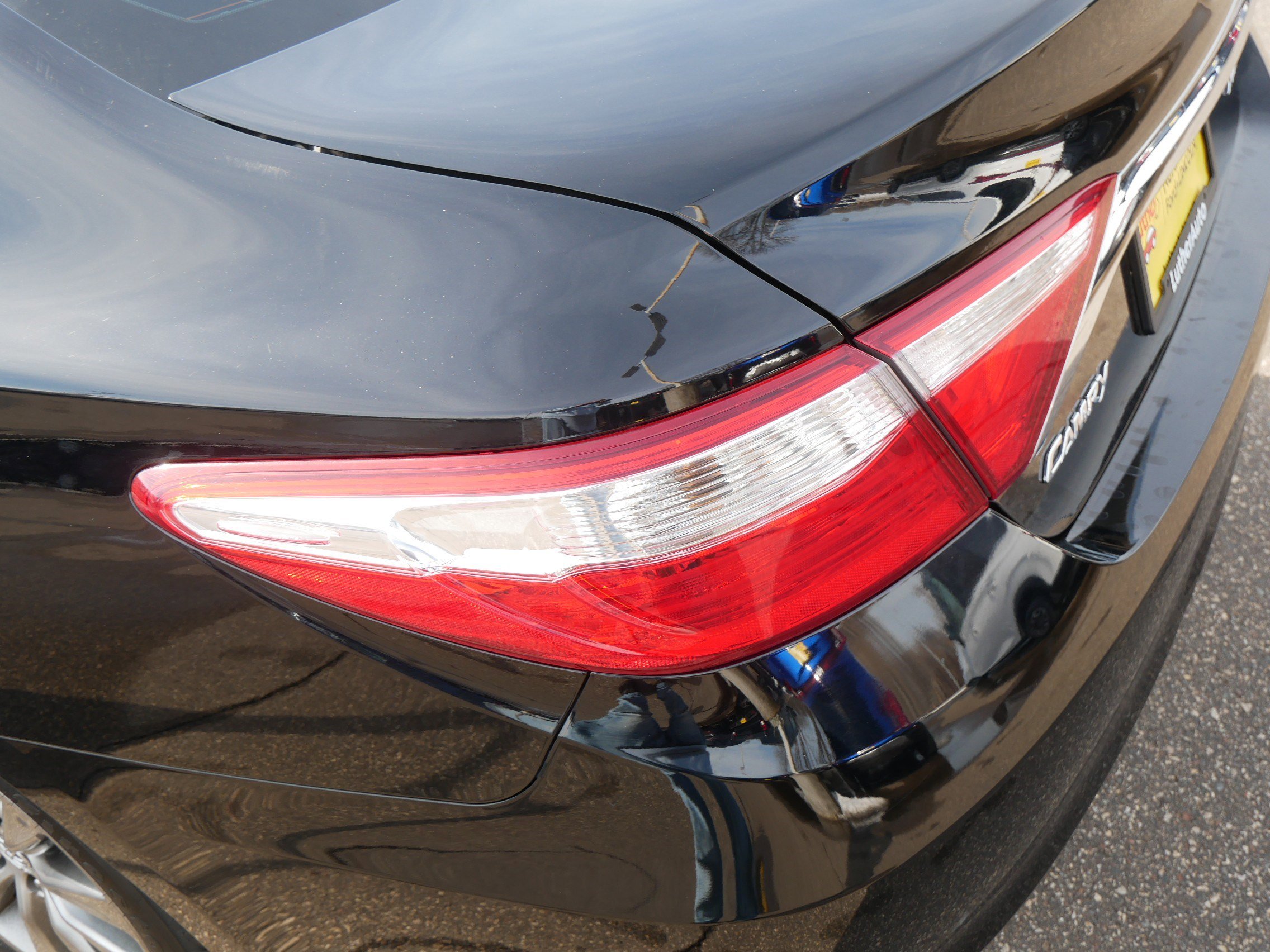 Used 2015 Toyota Camry XLE w/ Moonroof Package image 17