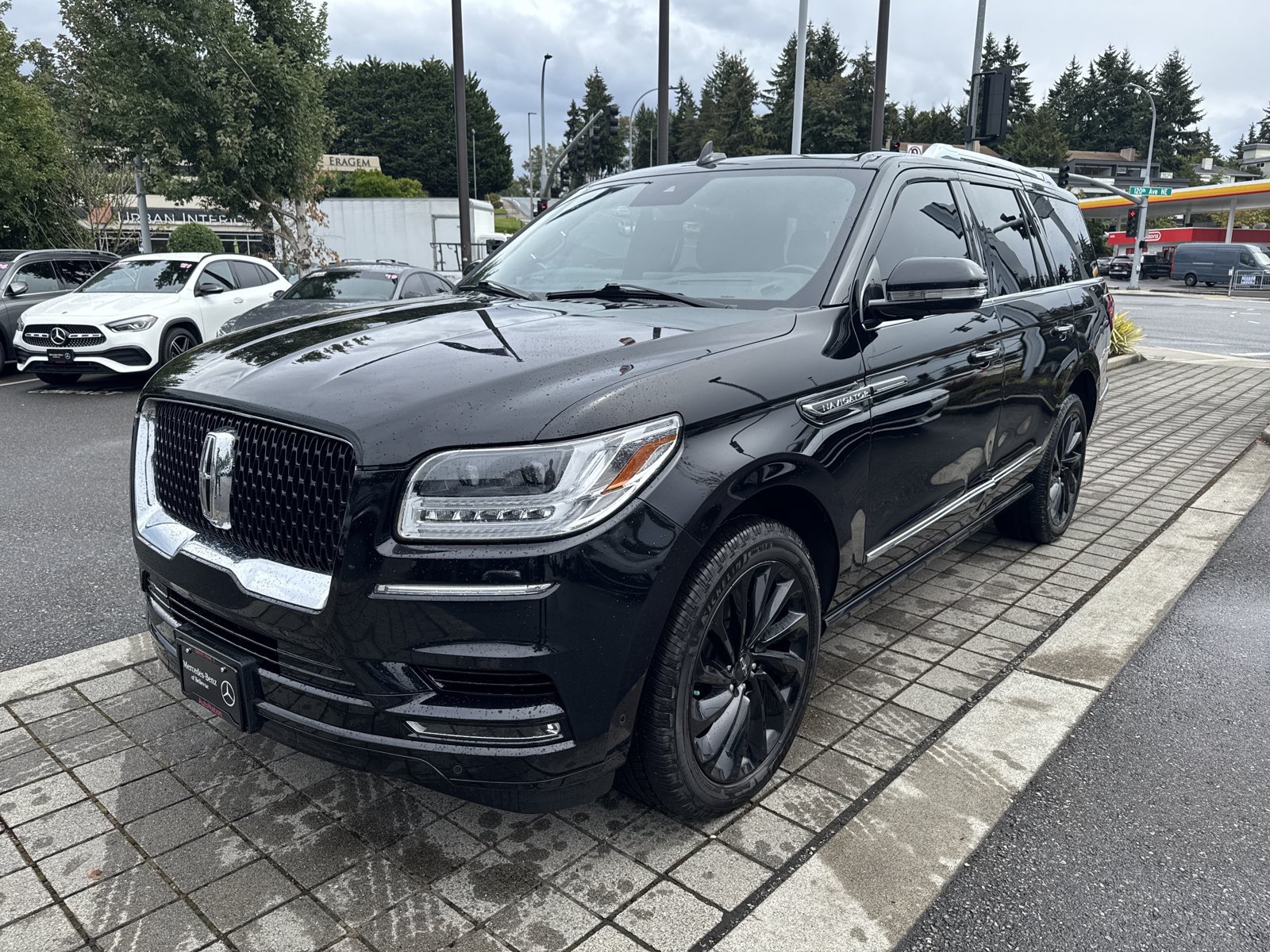 Used 2021 Lincoln Navigator Reserve AWD/4WD image 2
