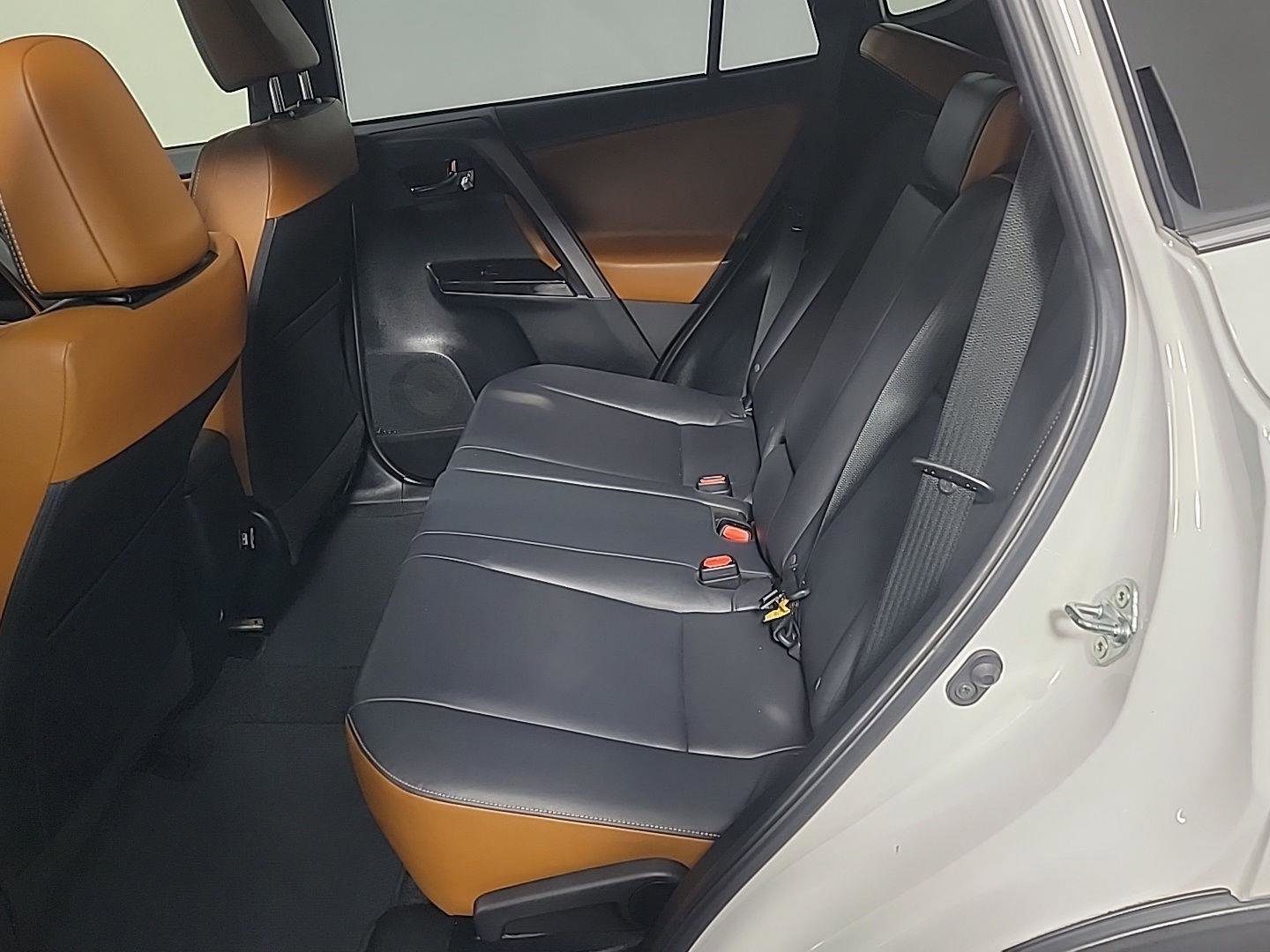 Used 2018 Toyota RAV4 SE w/ Power Extra Value Package image 18