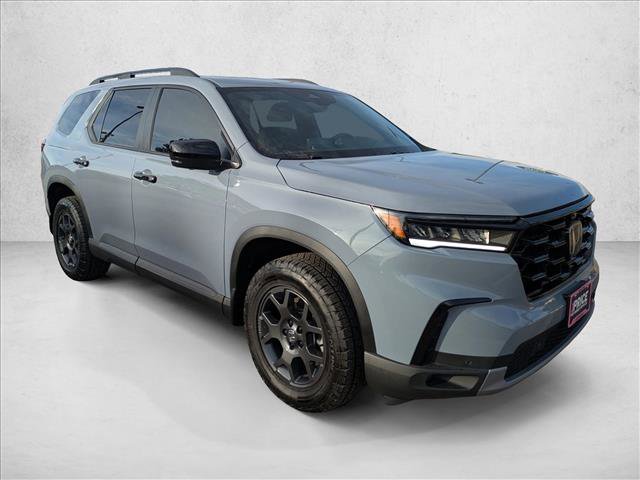 Used 2025 Honda Pilot TrailSport image 3