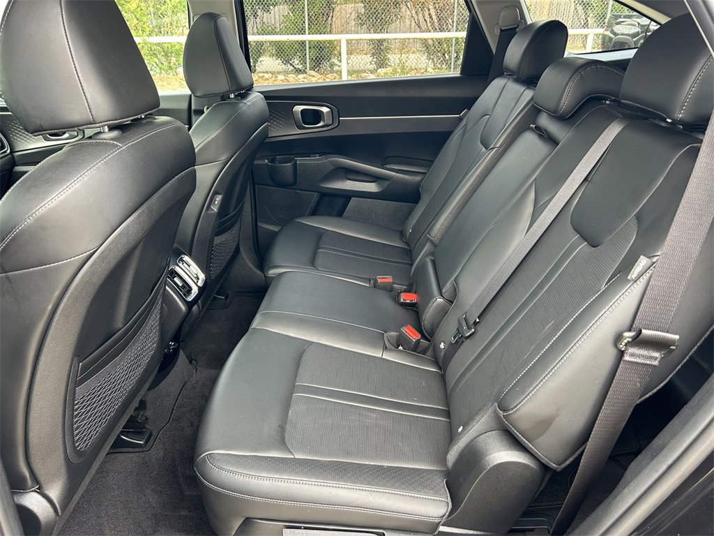 Used 2025 Kia Sorento S w/ Panoramic Sunroof Package image 14