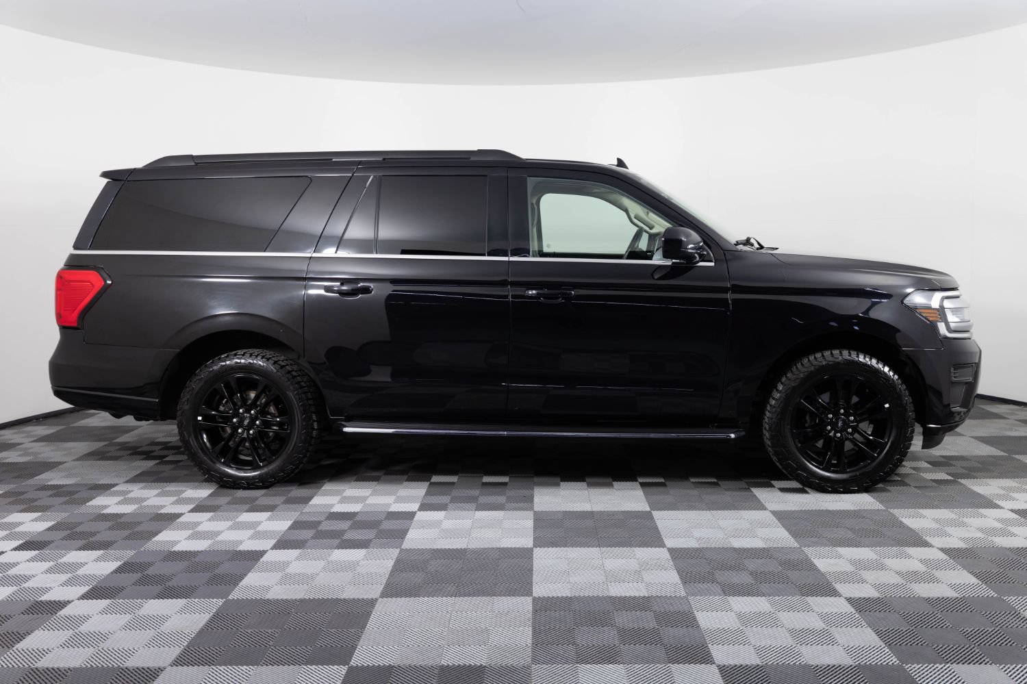 Used 2023 Ford Expedition Max XLT AWD/4WD image 9