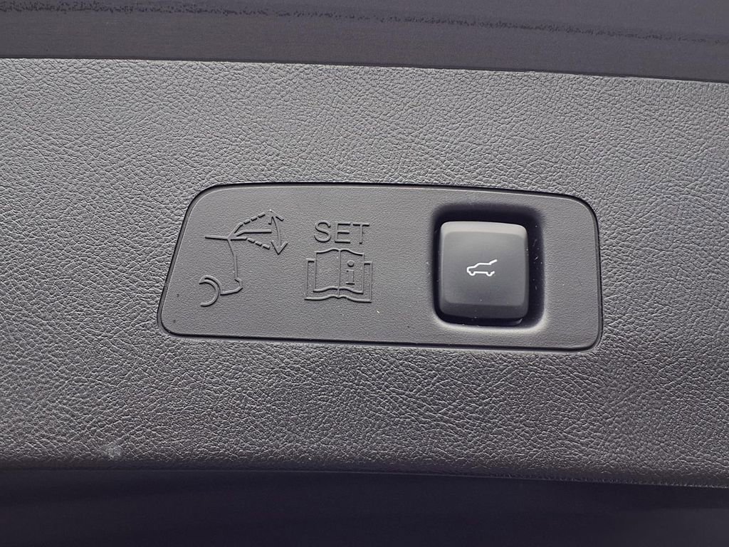 Used 2022 Lincoln Corsair AWD w/ Equipment Group 101A image 23