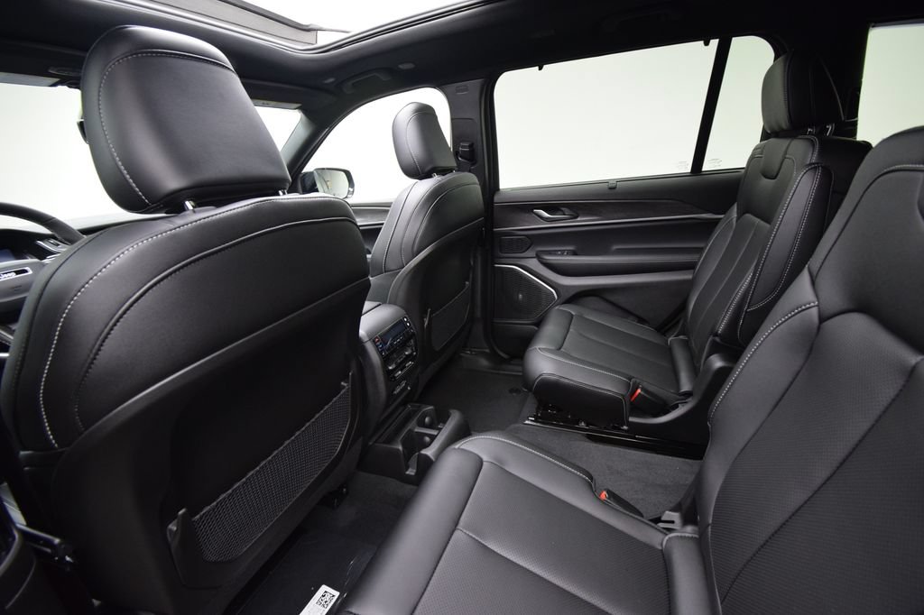 New 2025 Jeep Grand Cherokee L Limited w/ Luxury Tech Group II AWD/4WD image 24