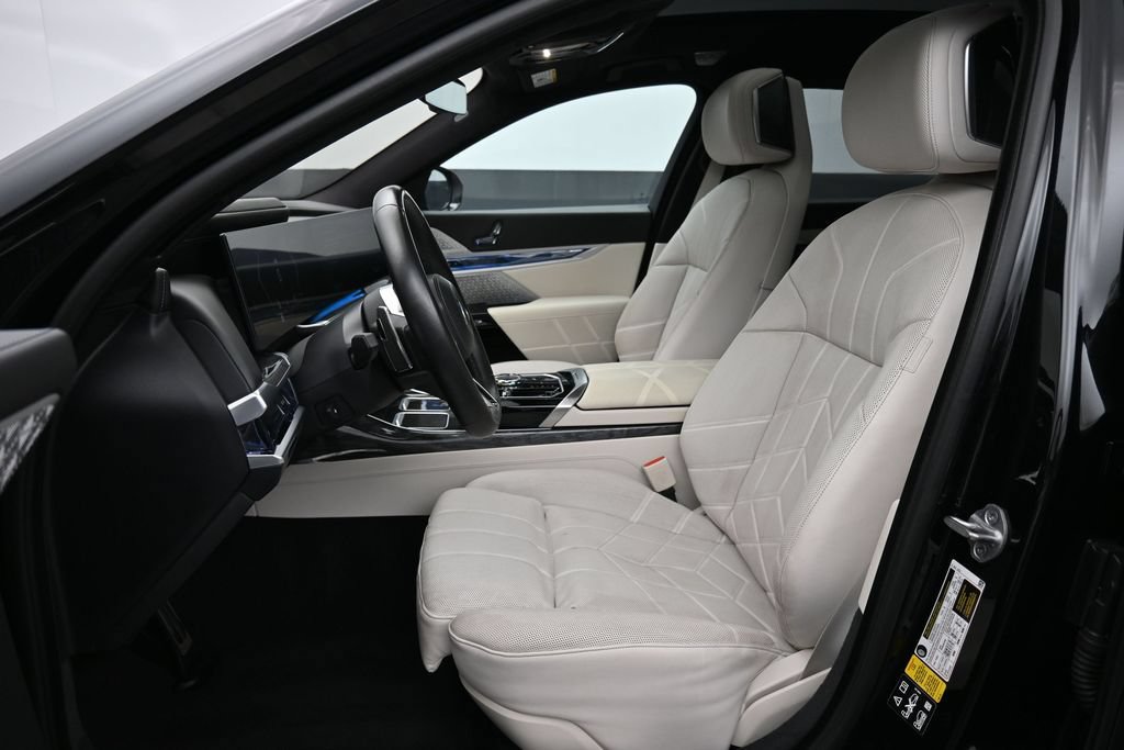 Used 2023 BMW 760i xDrive w/ Luxury Rear Seating Package AWD/4WD image 10