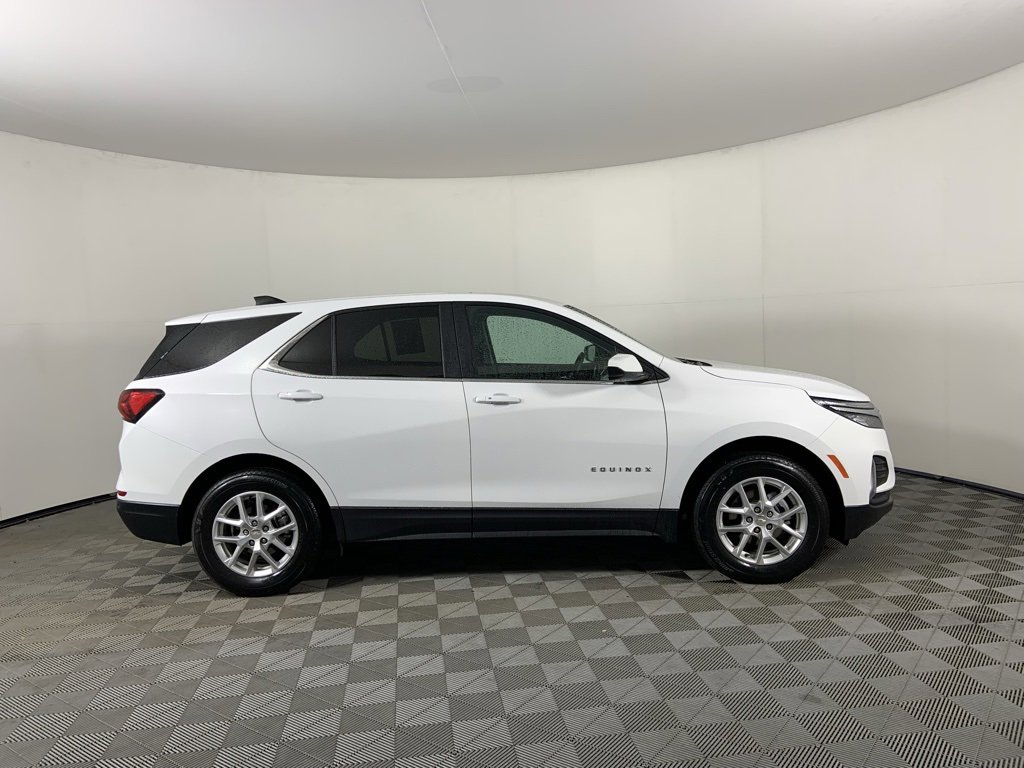 Used 2024 Chevrolet Equinox LT image 2
