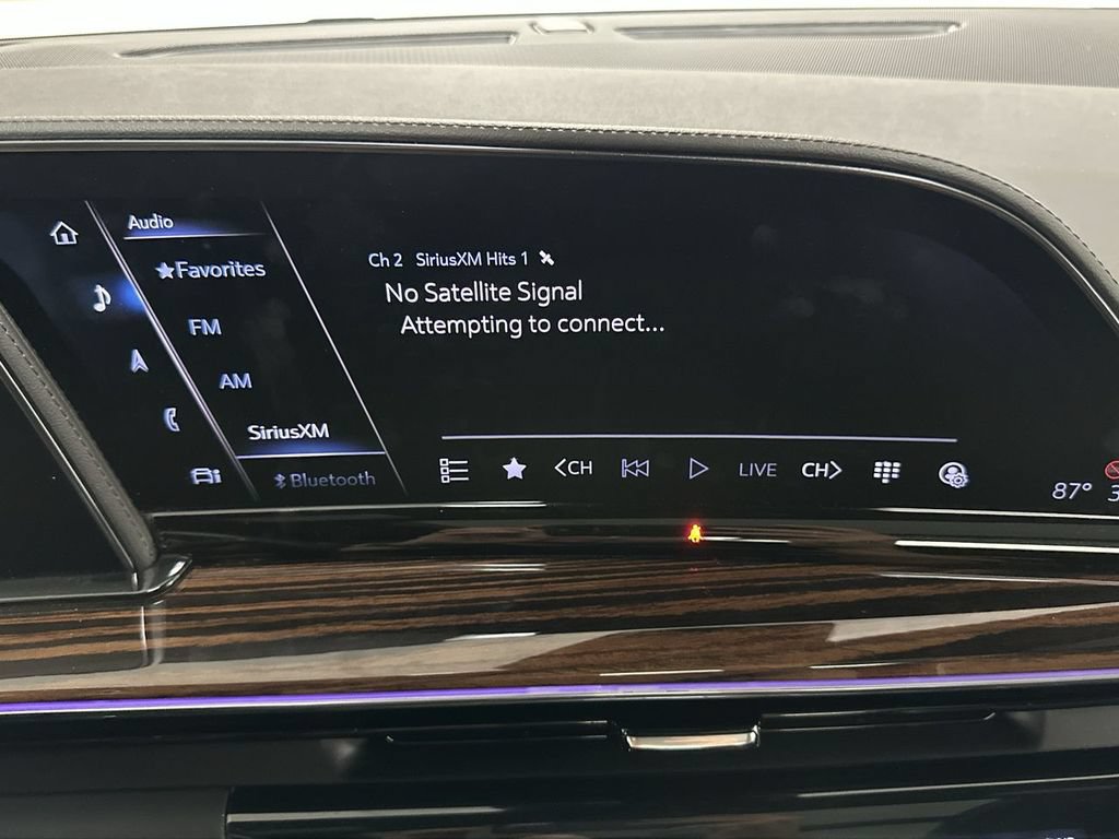 Used 2022 Cadillac Escalade Premium Luxury AWD/4WD image 43