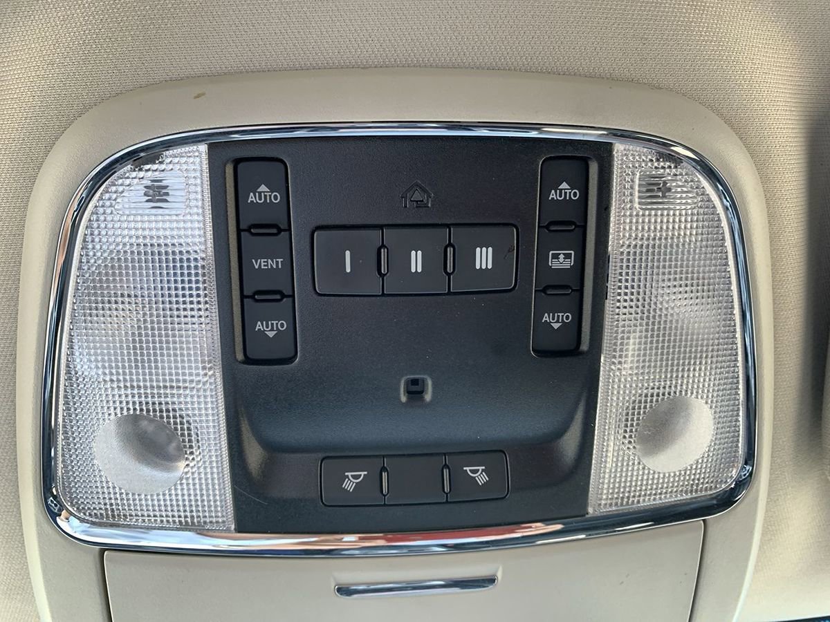 Used 2012 Jeep Grand Cherokee Limited w/ Trailer Tow Group AWD/4WD image 26