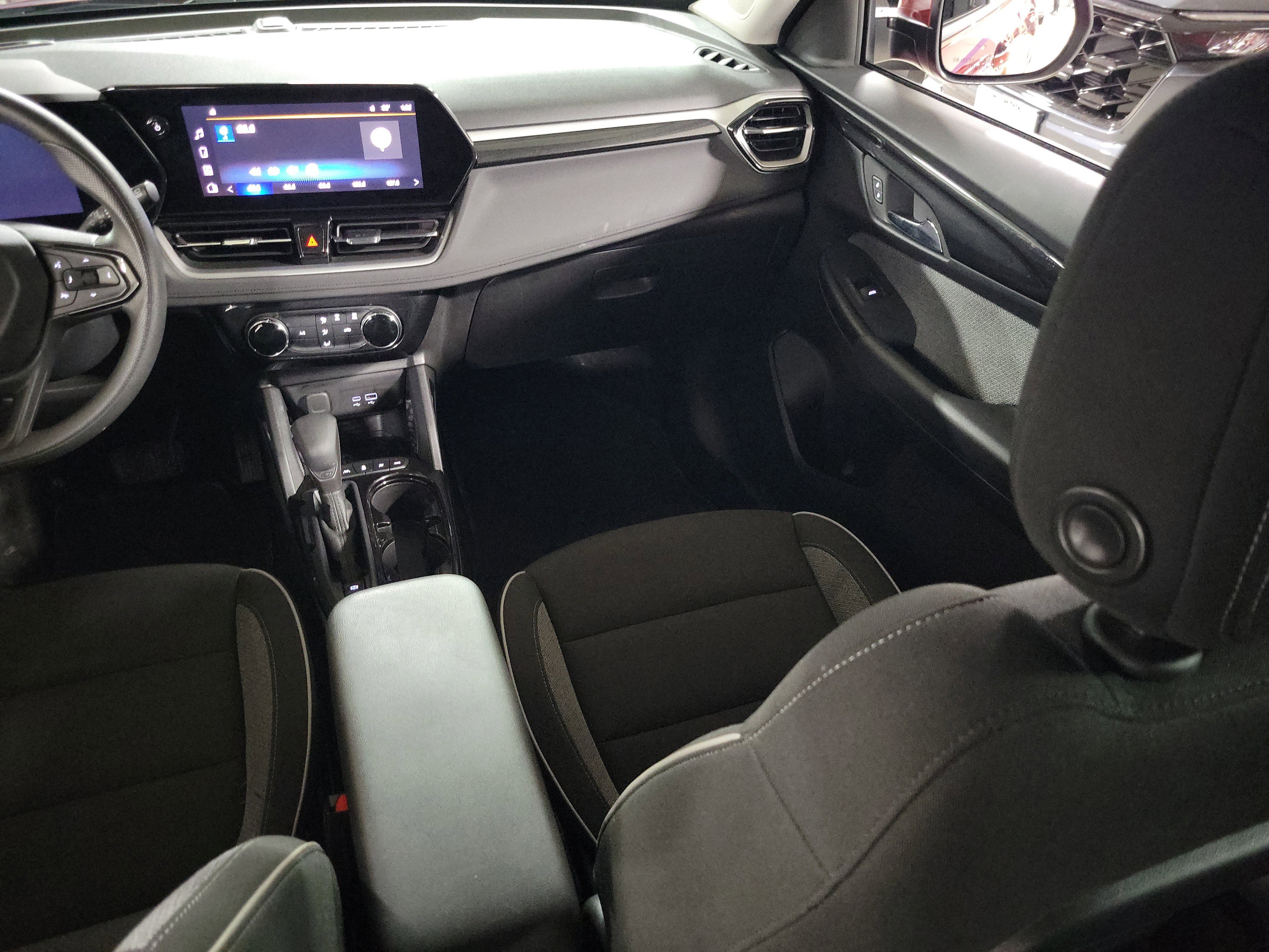 Used 2025 Chevrolet TrailBlazer LT AWD/4WD image 14