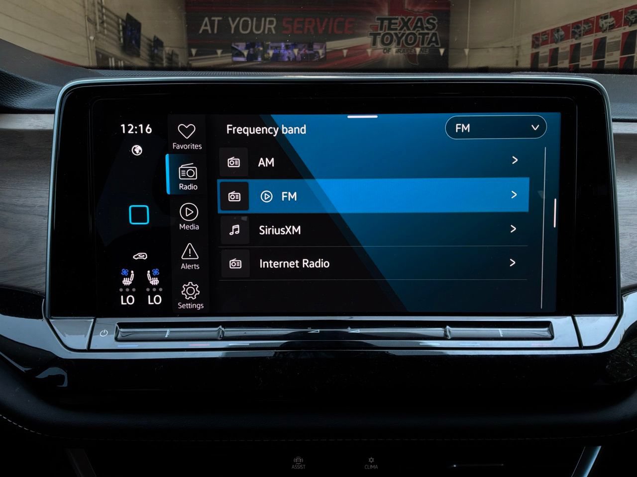 Used 2026 Volkswagen Atlas SE FWD image 36