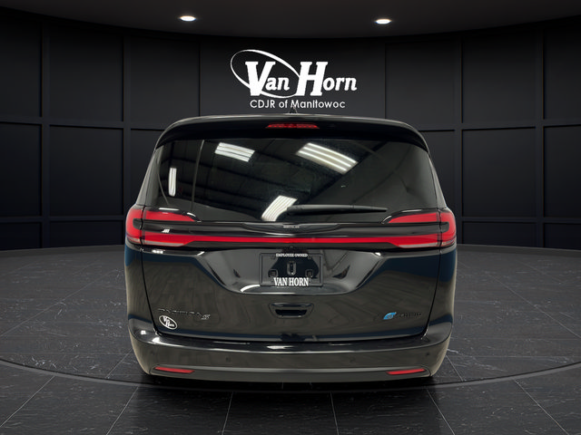 Used 2024 Chrysler Pacifica Premium FWD image 6