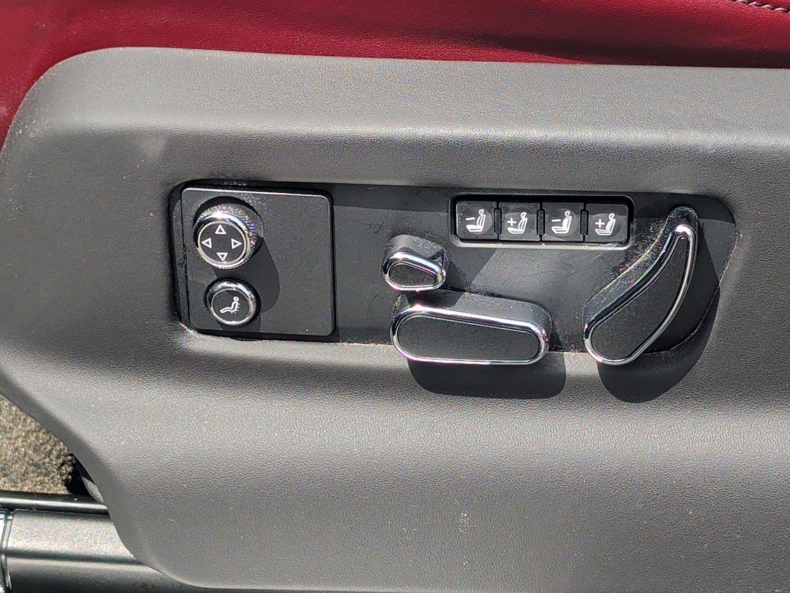 Used 2022 Bentley Bentayga AWD/4WD image 24