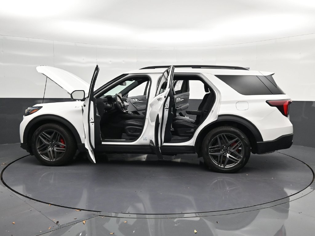 Used 2026 Ford Explorer ST-Line w/ ST-Line Street Pack RWD image 29