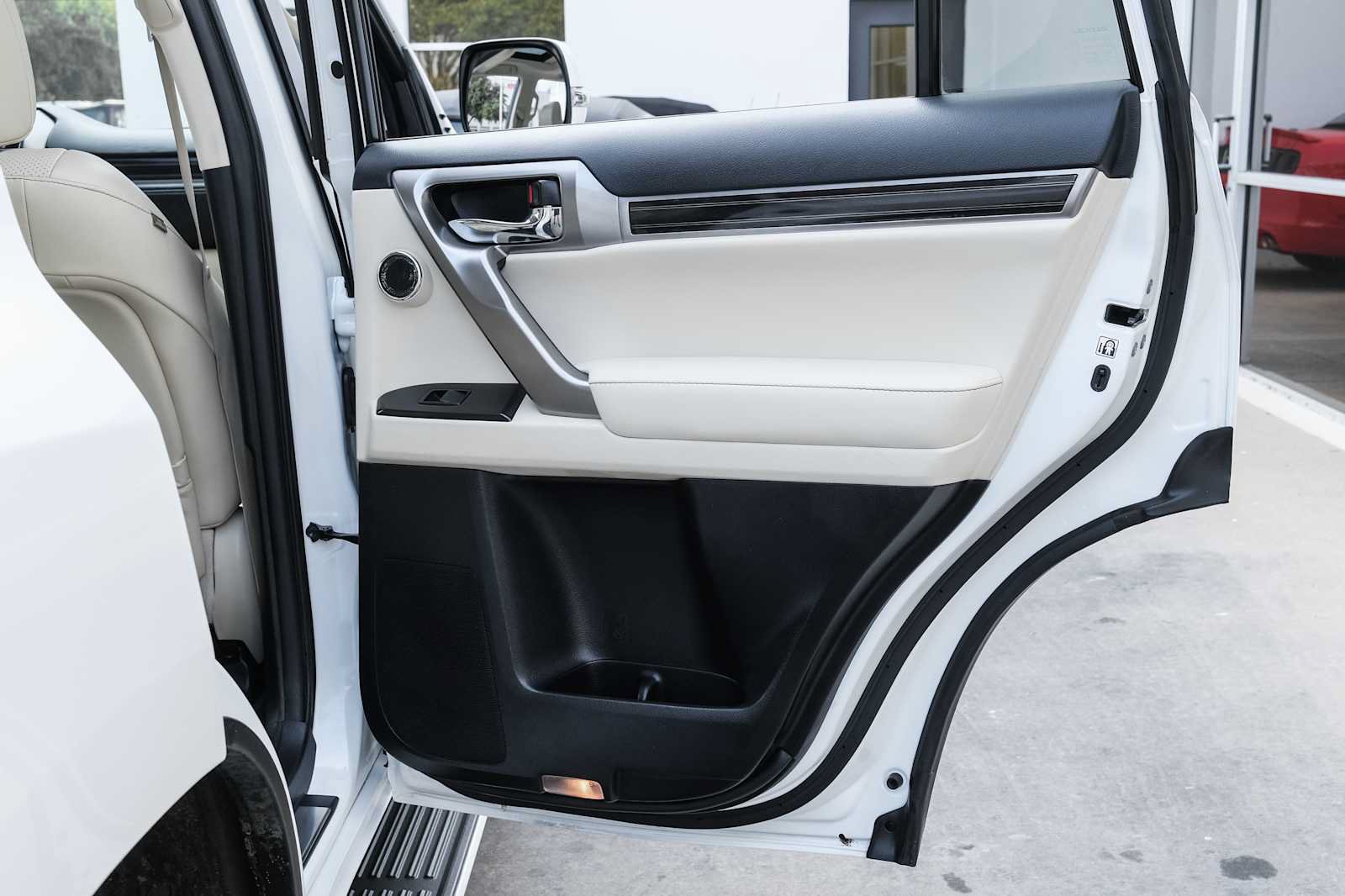 Used 2022 Lexus GX 460 Luxury w/ Sport Design Package AWD/4WD image 40