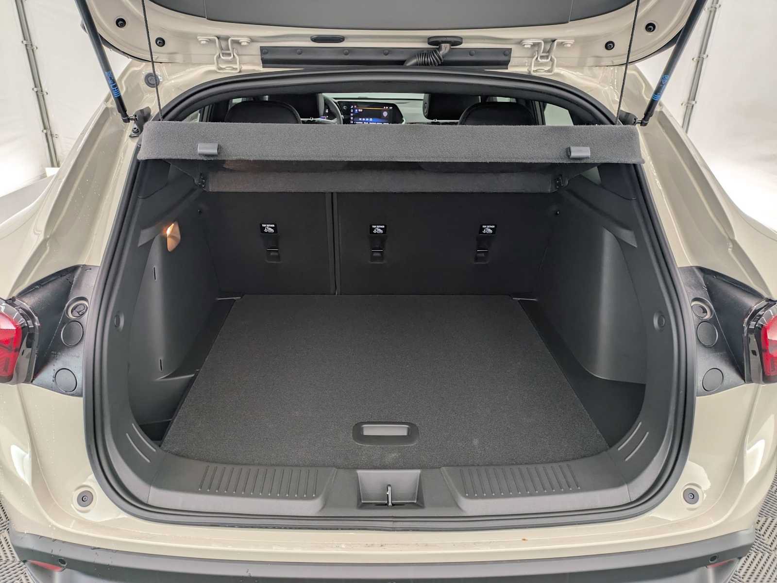 New 2026 Chevrolet Trax RS w/ Sunroof Package FWD image 34